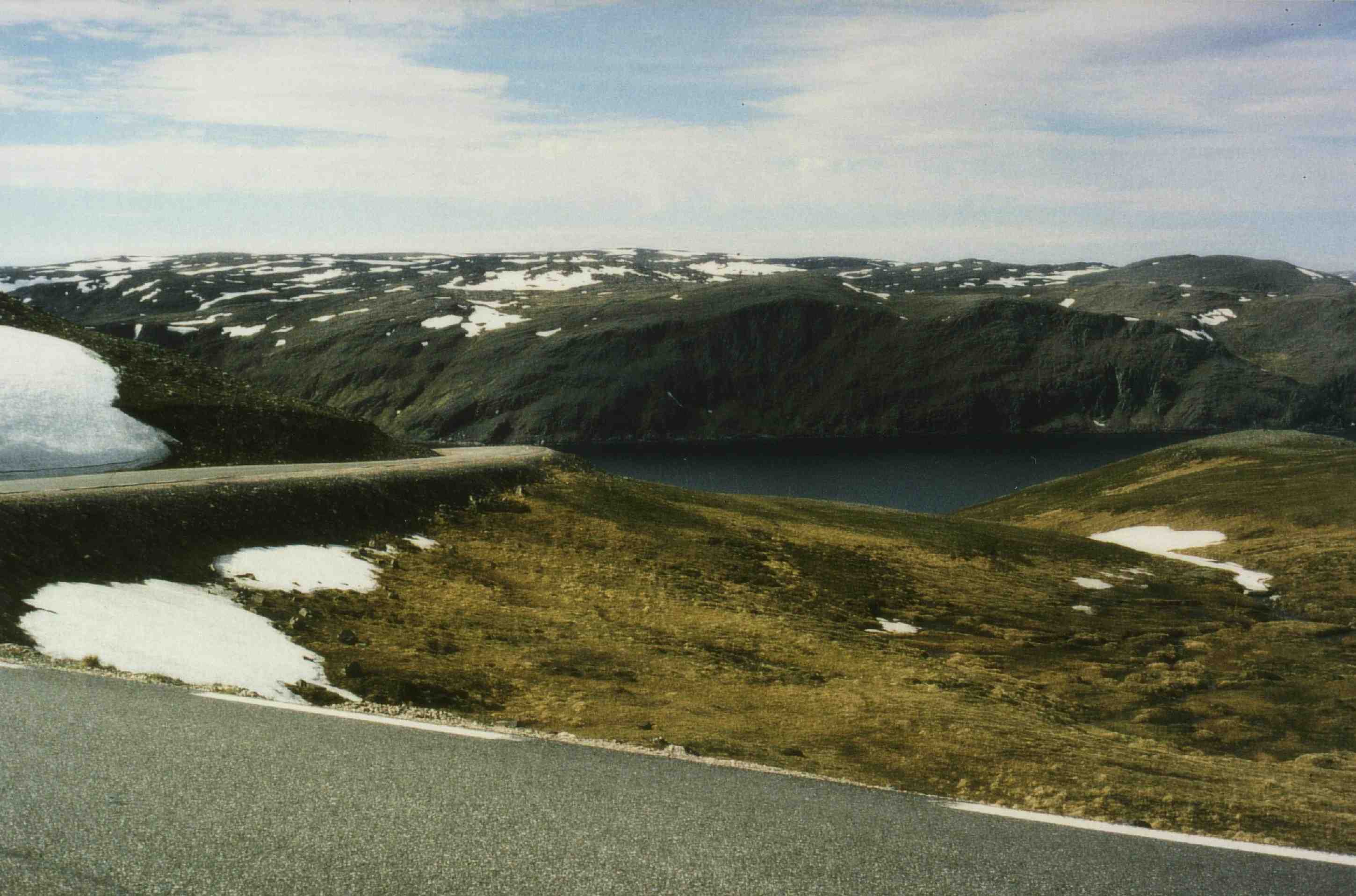Alta – Panorama mit schneebedeckten Bergen